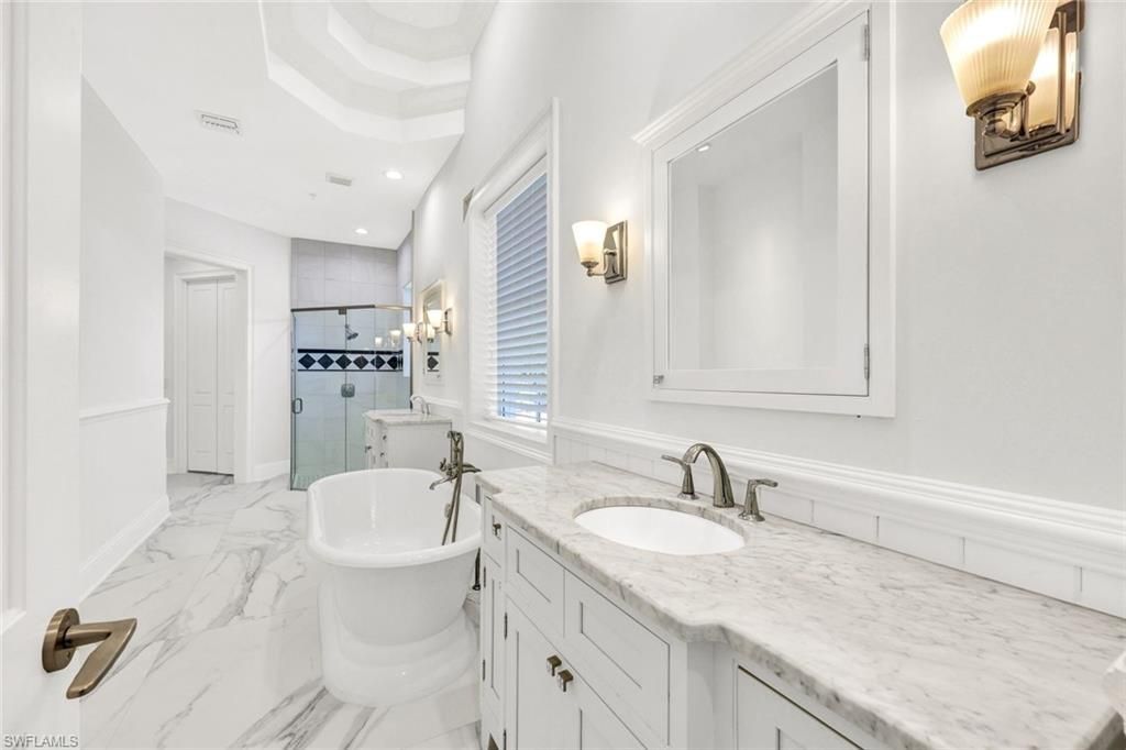 699 Fairway Ter, Naples, FL 34103 Photo