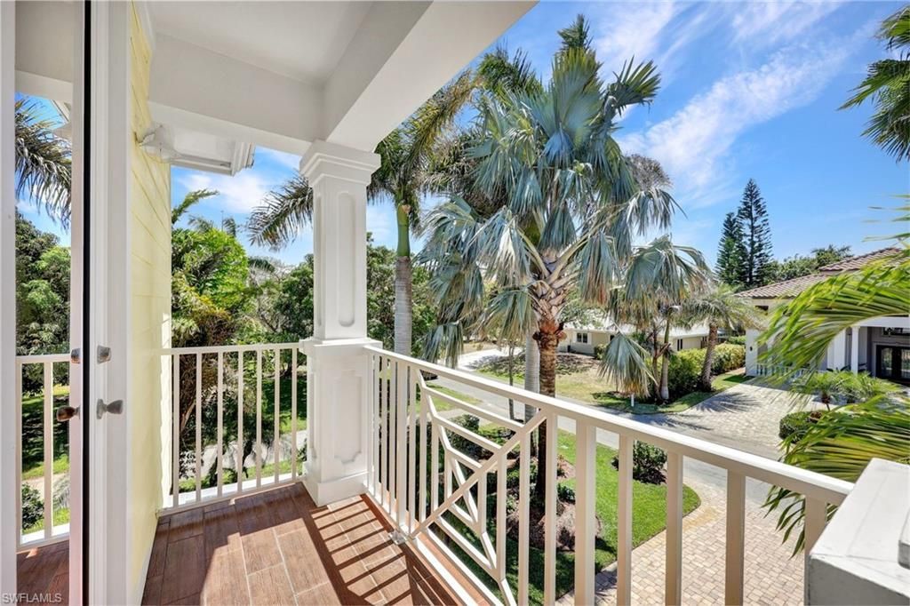 699 Fairway Ter, Naples, FL 34103 Photo