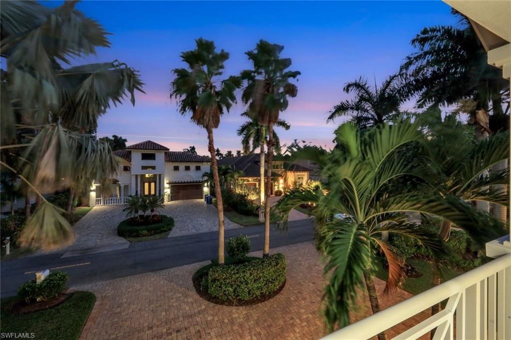 699 Fairway Ter, Naples, FL 34103 Photo