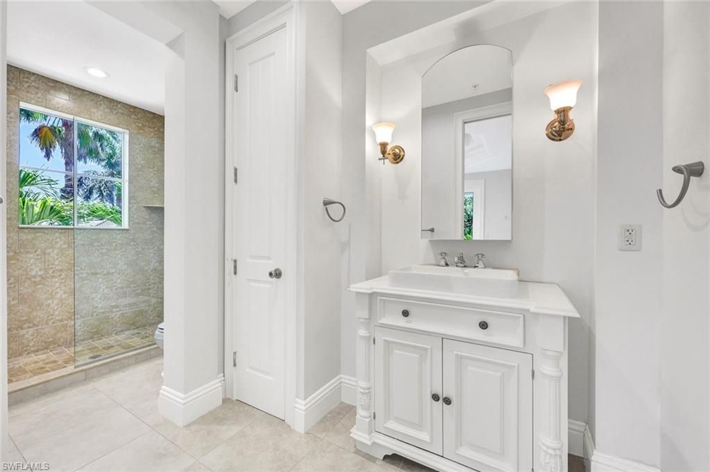 699 Fairway Ter, Naples, FL 34103 Photo