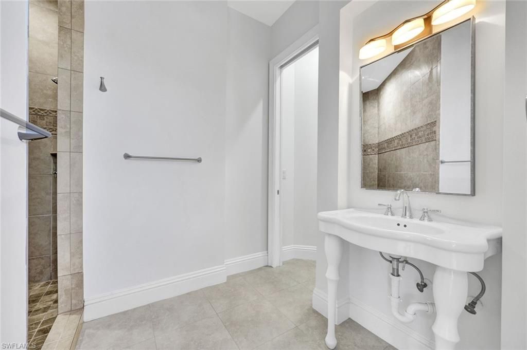 699 Fairway Ter, Naples, FL 34103 Photo