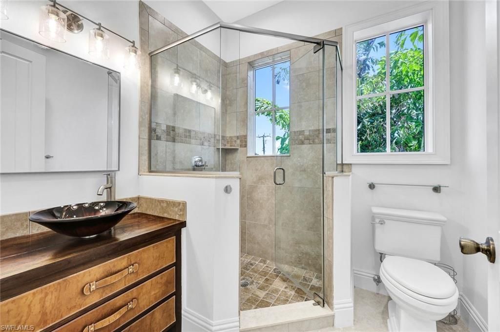 699 Fairway Ter, Naples, FL 34103 Photo