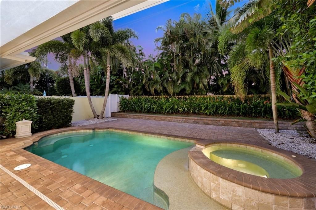 699 Fairway Ter, Naples, FL 34103 Photo