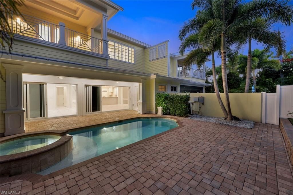 699 Fairway Ter, Naples, FL 34103 Photo