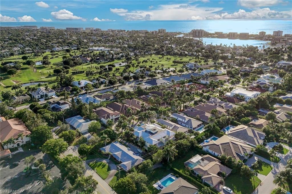 699 Fairway Ter, Naples, FL 34103 Photo