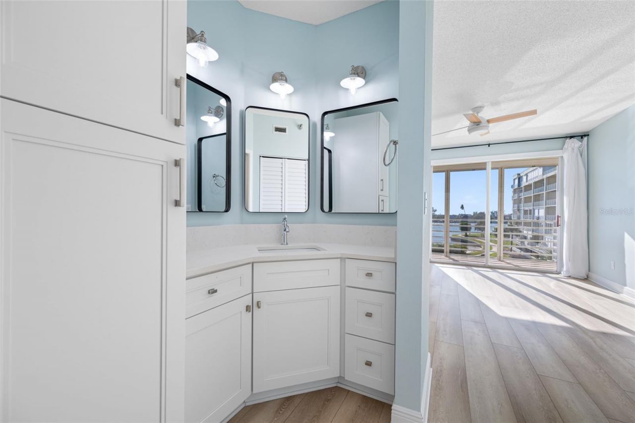 7872 Sailboat Key Boulevard S, Unit 306, South Pasadena, FL 33707 Photo