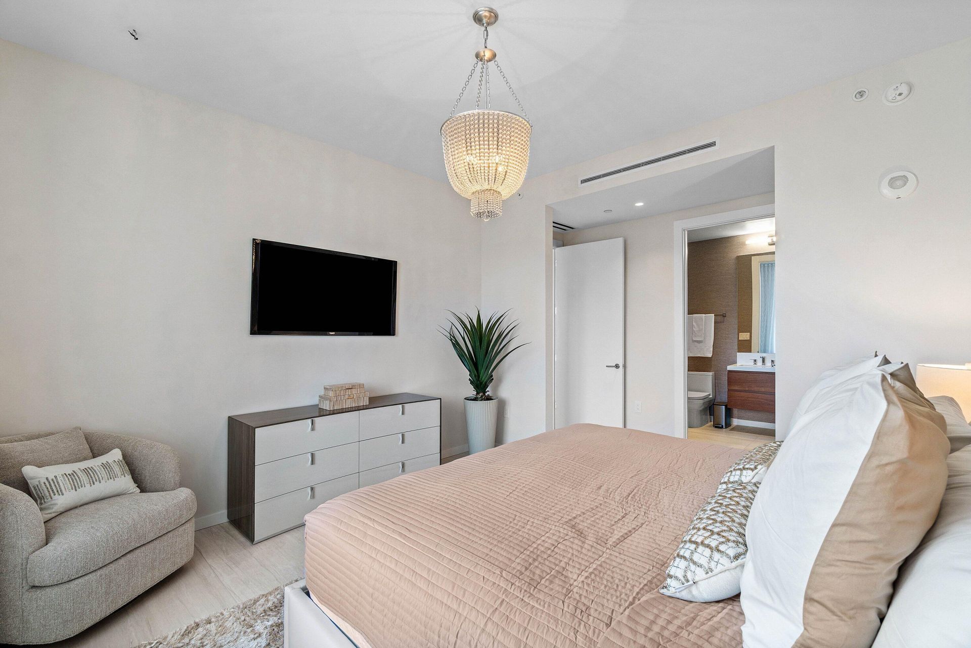 200 SE Mizner Boulevard, Unit 608, Boca Raton, FL 33432 Photo