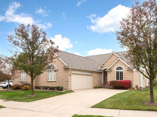 49433 N Glacier, Northville, MI 48168