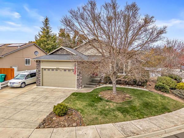 1023 Highlands Drive, Eagle Point, OR 97524