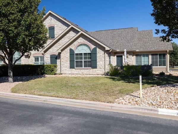 30 Wildwood DR, Unit 32, Georgetown, TX 78633