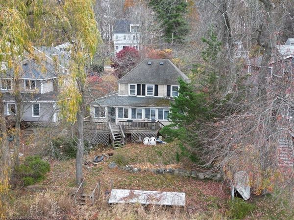 27 Taft Ave, Mendon, MA 01756