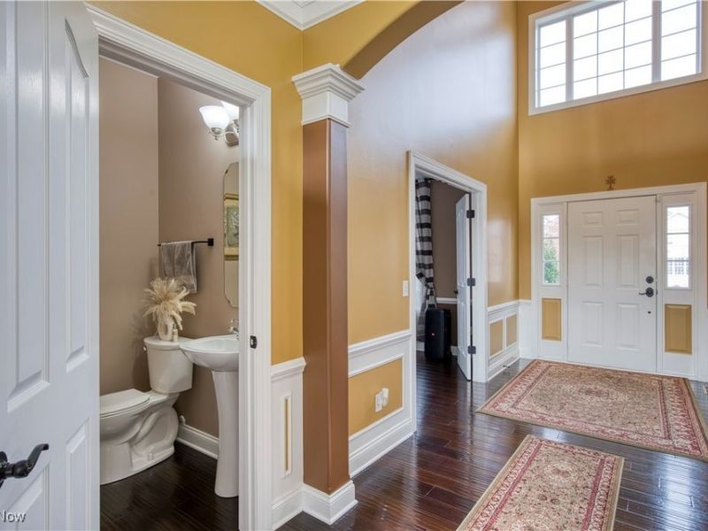 3082 Willowbrook Drive, Aurora, OH 44202 Photo 2