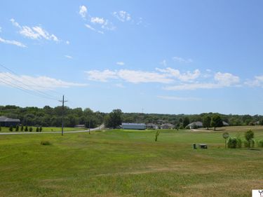 8520 LAKE RIDGE Drive, Plattsmouth, NE 68048