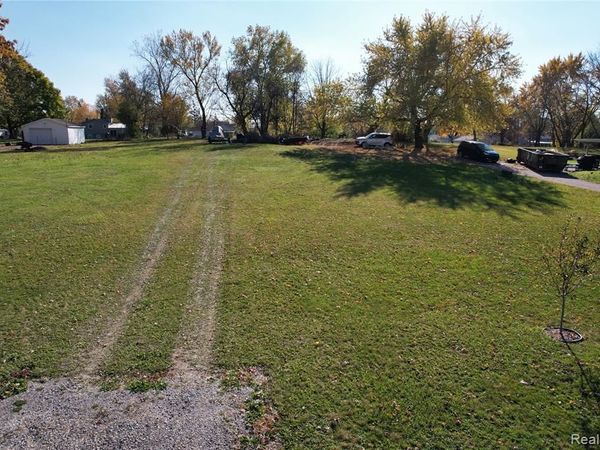 1070 Grand Blanc Road, Grand Blanc Twp, MI 48439