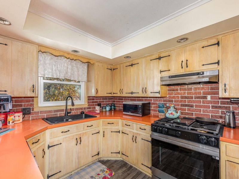 9 E Silver Street, Wapakoneta, OH 45895 Photo 12