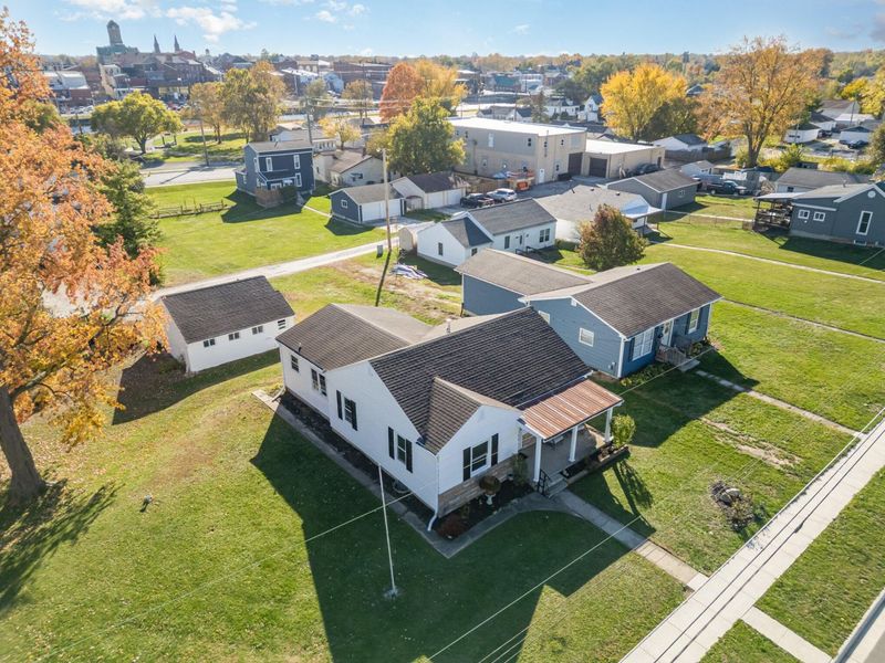 9 E Silver Street, Wapakoneta, OH 45895 Photo 2