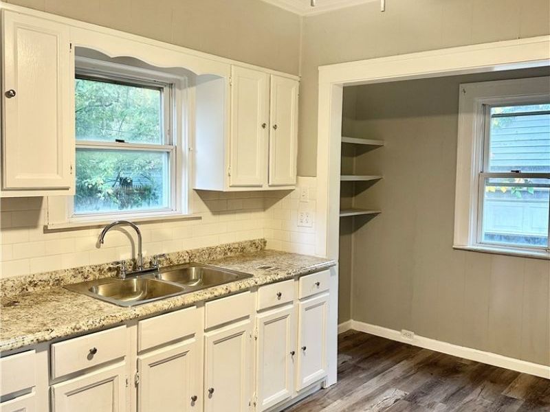 878 E 130th Street, Cleveland, OH 44108 Photo 3