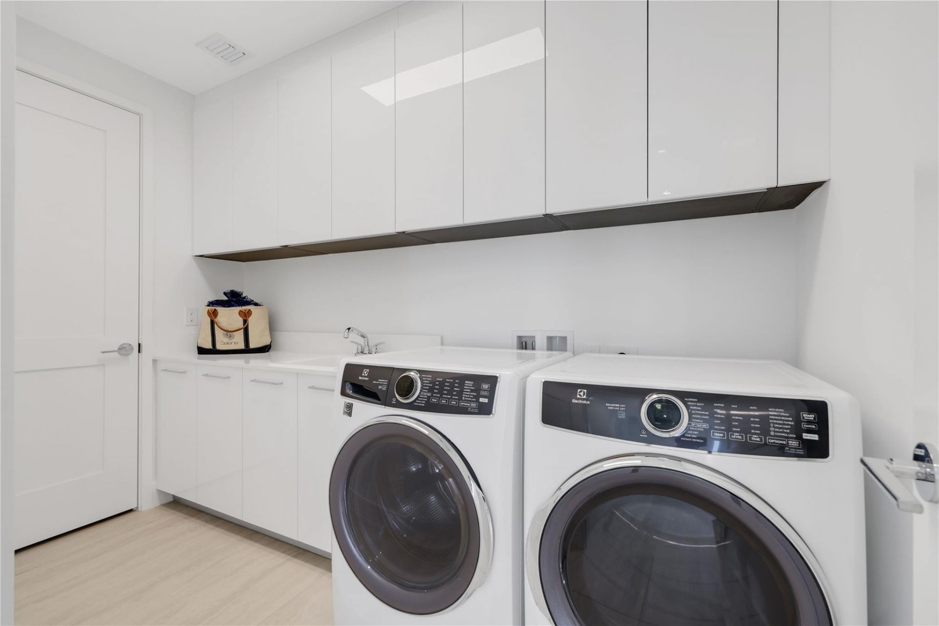 151 N Seabreeze Boulevard, Unit 903E, Fort Lauderdale, FL 33304 Photo