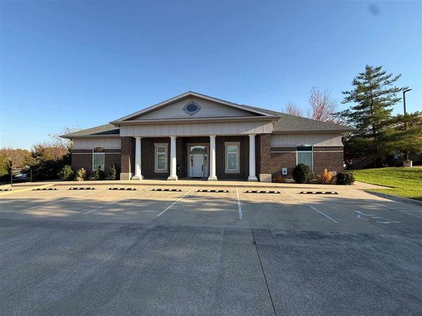 4125 Glass Rd NE, Cedar Rapids, IA 52402