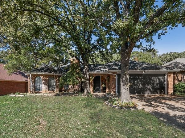2111 Turf Club Drive, Arlington, TX 76017
