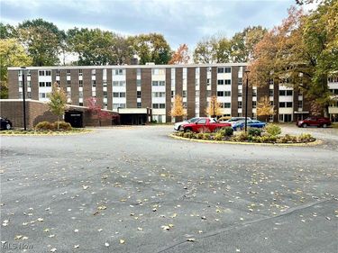 3068 Kent Road, Unit 105C, Stow, OH 44224