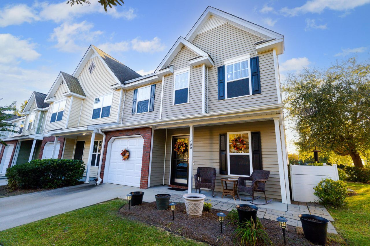 1500 Yellow Hawthorn Circle Summerville, SC 29483