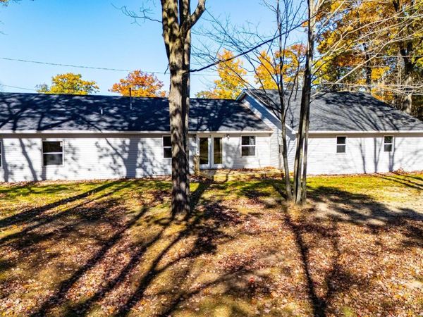 2385 Houghton Lake Drive W, Houghton Lake, MI 48629