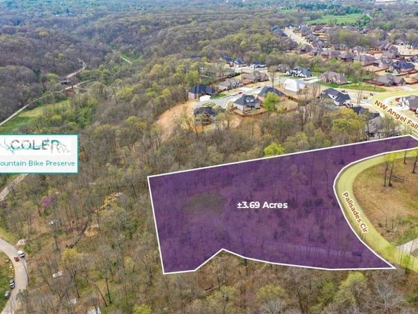 2813 Palisades Circle , Bentonville, AR 72712