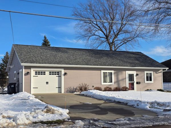 411 Bullis Street, Kenyon, MN 55946