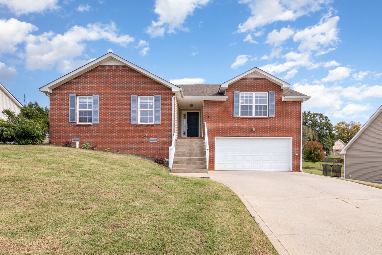 1845 Twin Rivers Rd, Clarksville, TN 37040 Main Photo