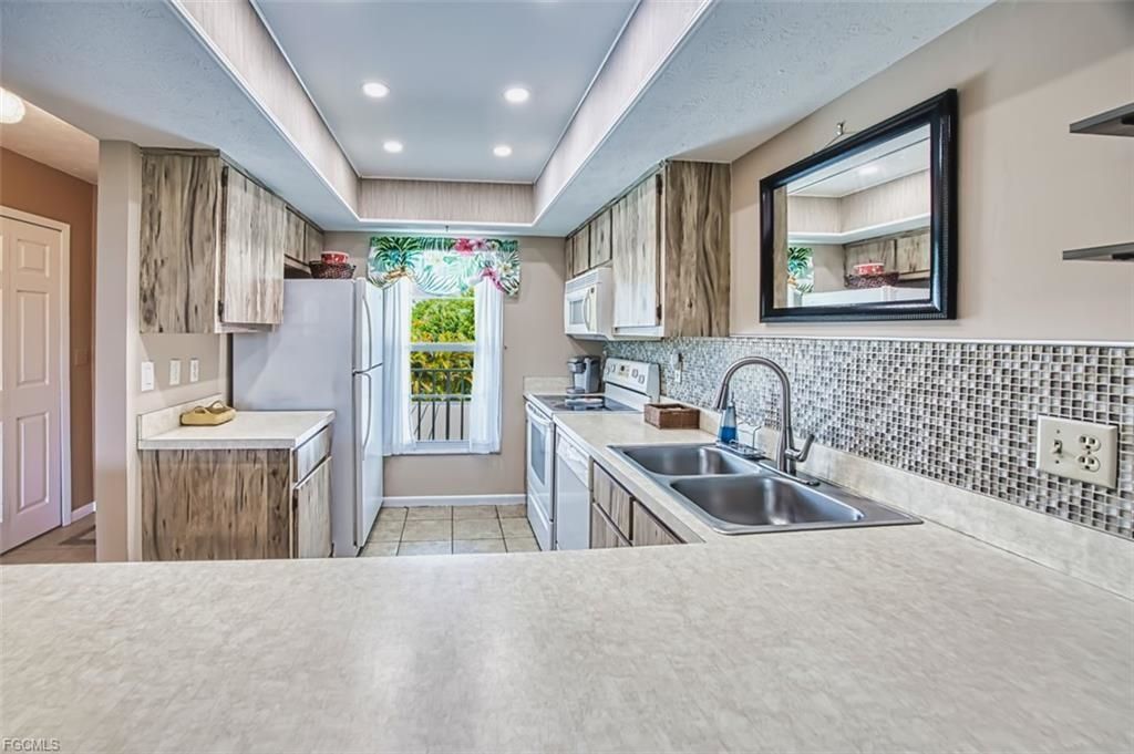 16001 Dublin Cir, Unit 203, Fort Myers, FL 33908 Photo