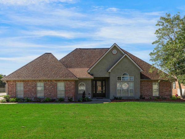2402 Terre Ruelle Drive, New Iberia, LA 70563