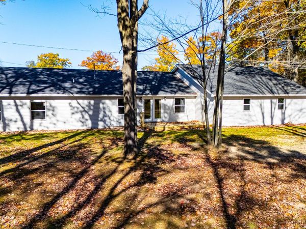 2385 W Houghton Lake Drive, Houghton Lake, MI 48629
