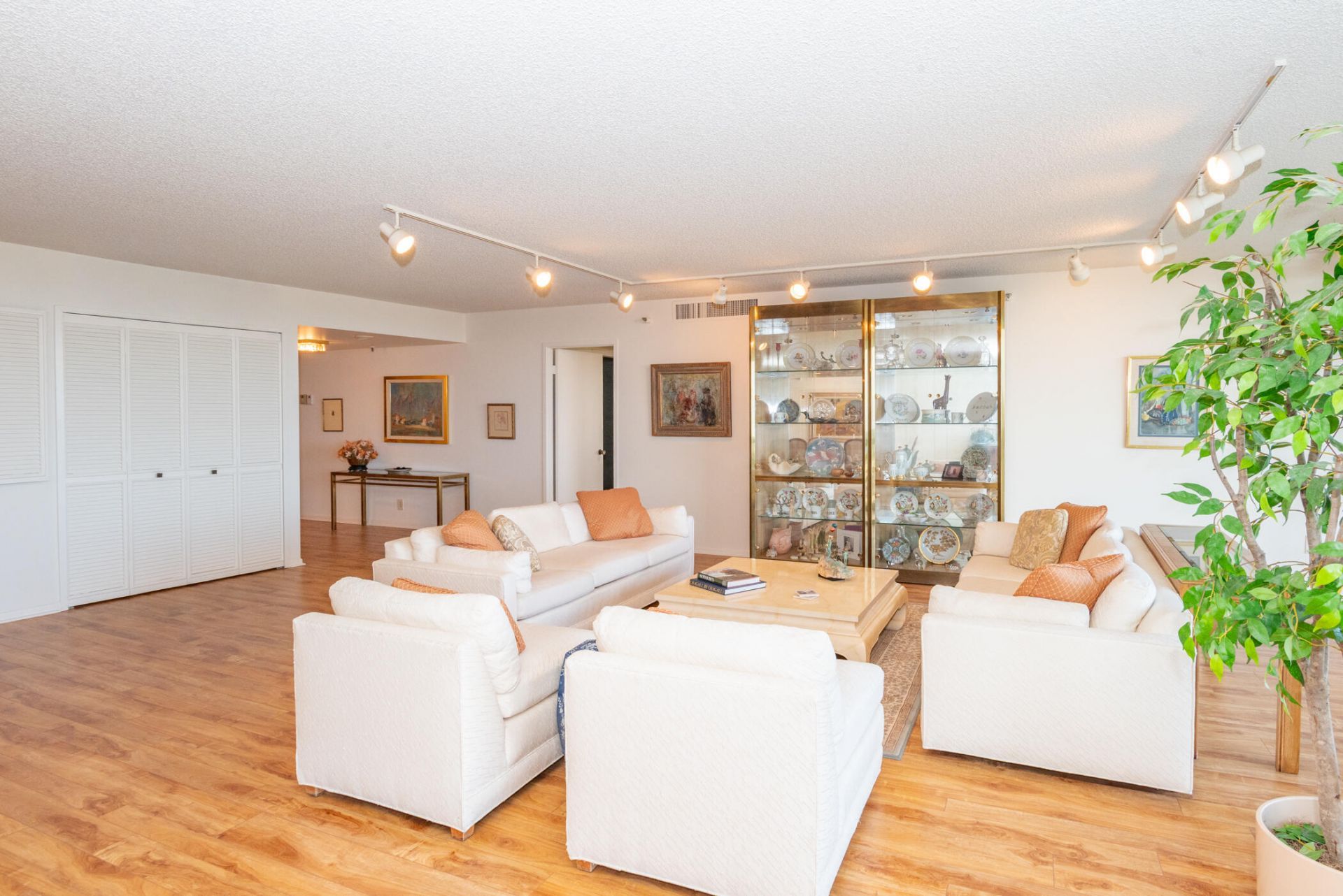 2480 Presidential Way, Unit 1504, West Palm Beach, FL 33401 Photo