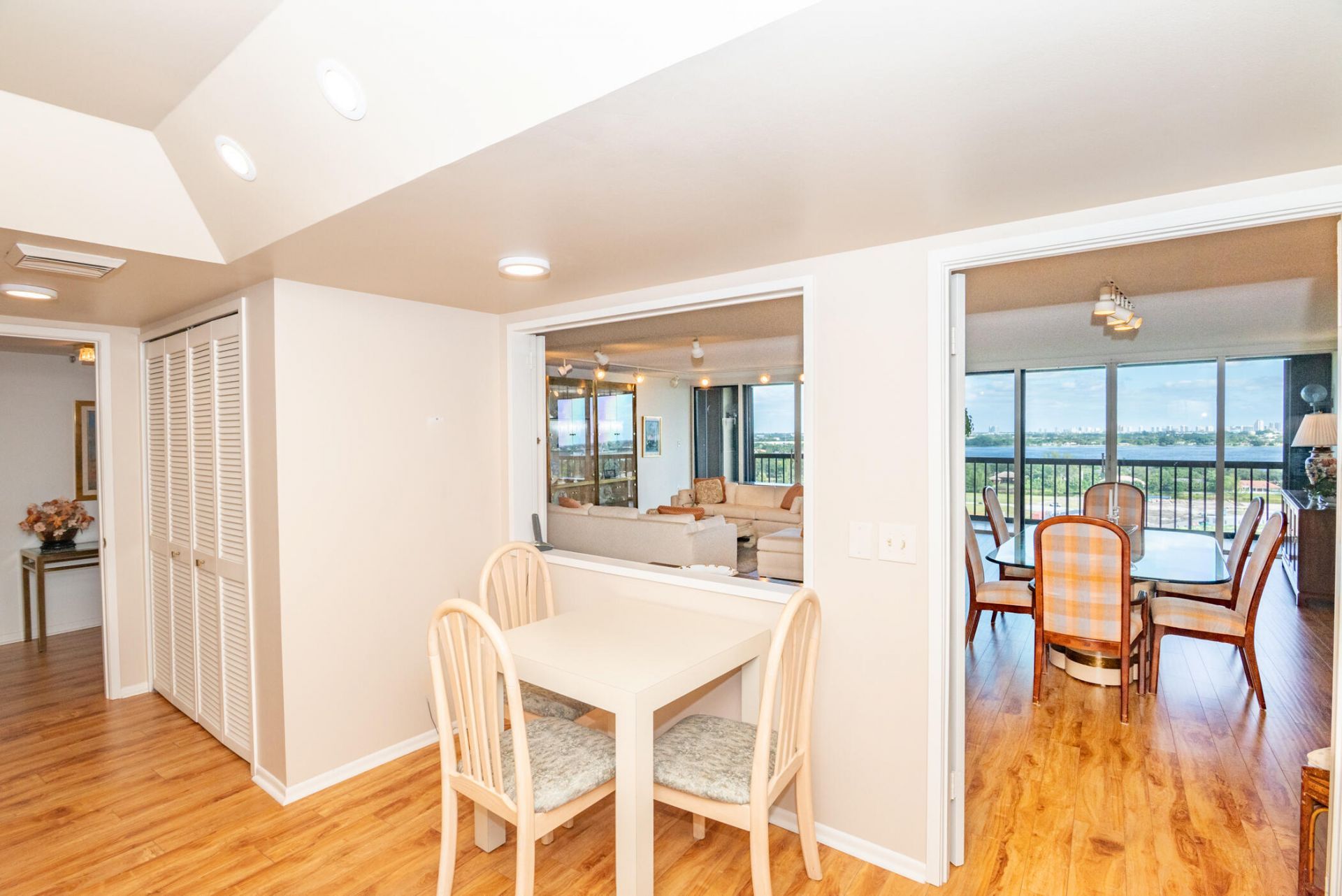 2480 Presidential Way, Unit 1504, West Palm Beach, FL 33401 Photo