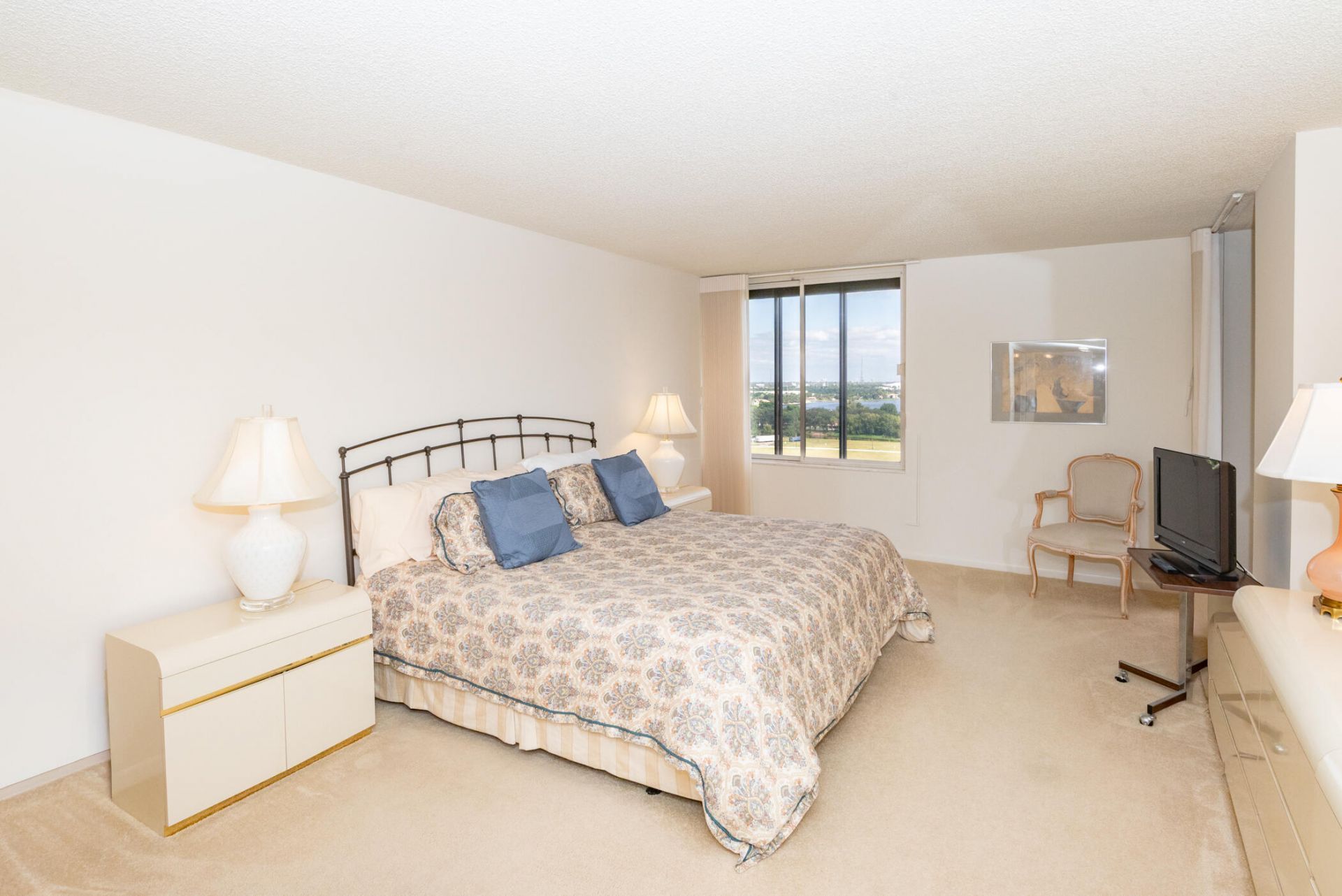 2480 Presidential Way, Unit 1504, West Palm Beach, FL 33401 Photo