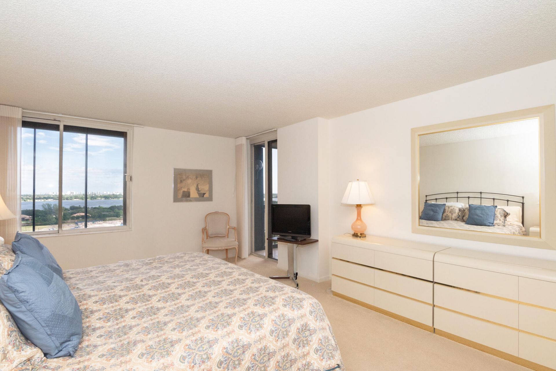 2480 Presidential Way, Unit 1504, West Palm Beach, FL 33401 Photo