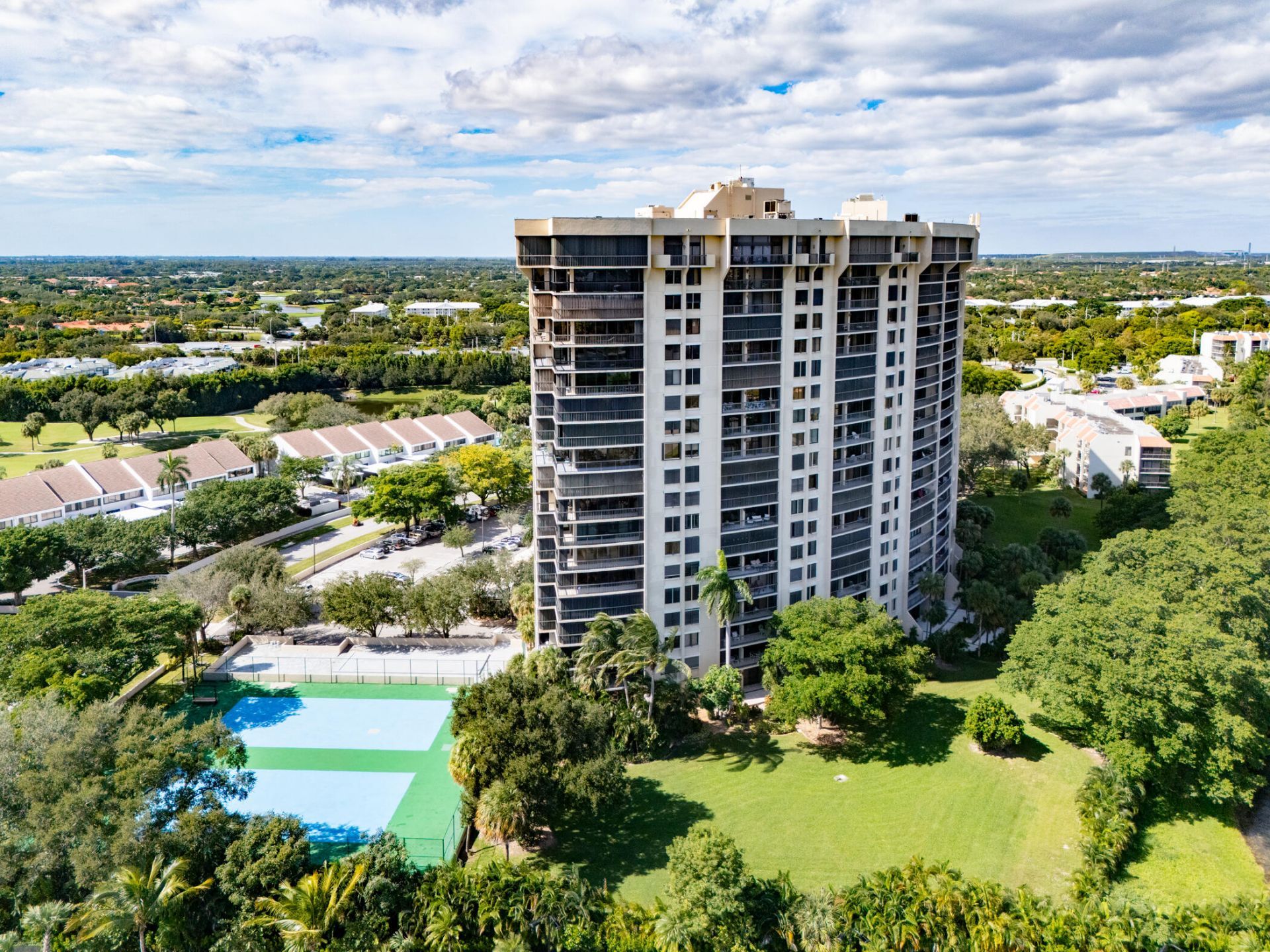 2480 Presidential Way, Unit 1504, West Palm Beach, FL 33401 Photo