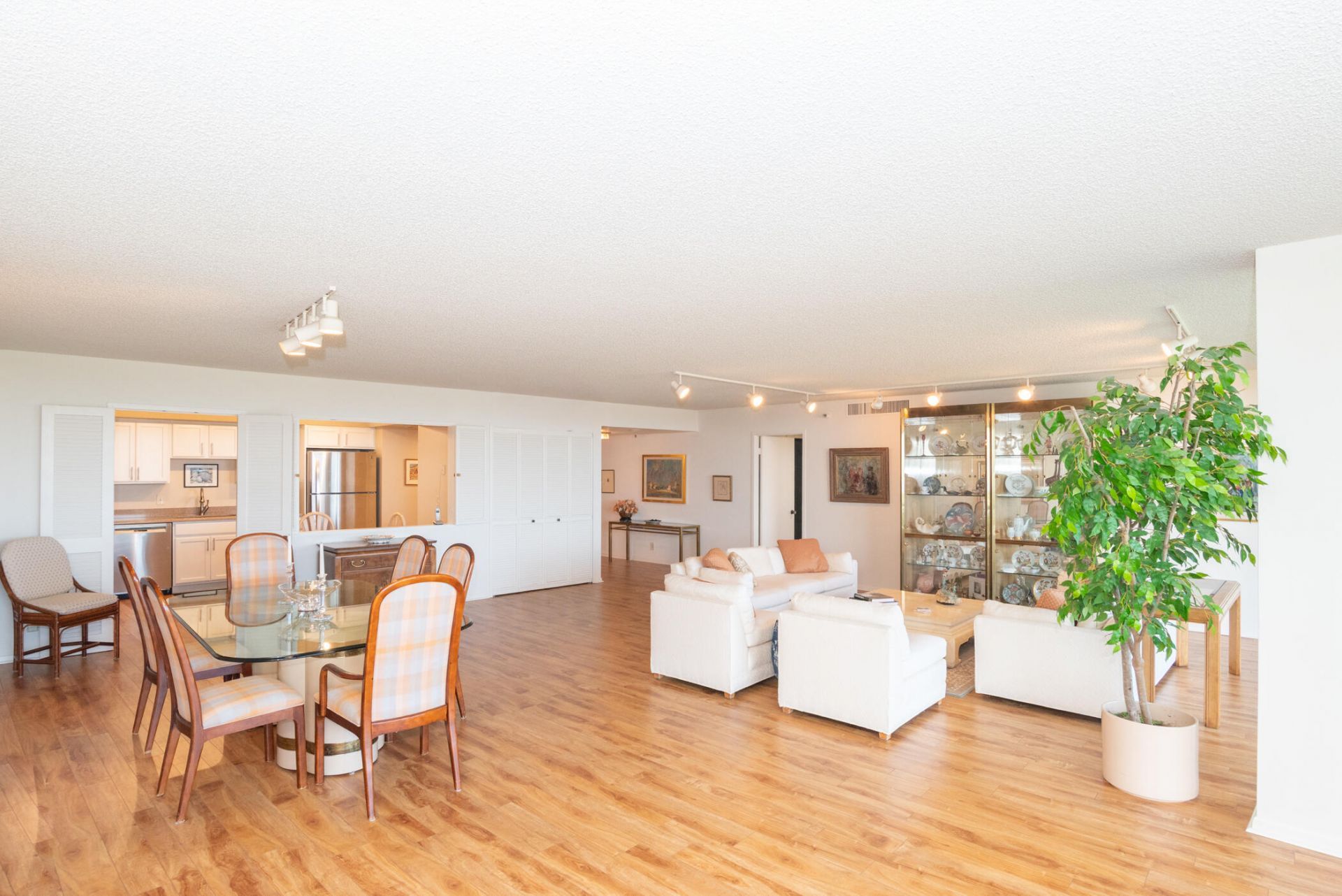 2480 Presidential Way, Unit 1504, West Palm Beach, FL 33401 Photo