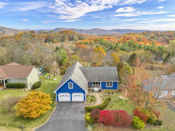 627 Crowfield Cir, Lewisburg, WV 24901