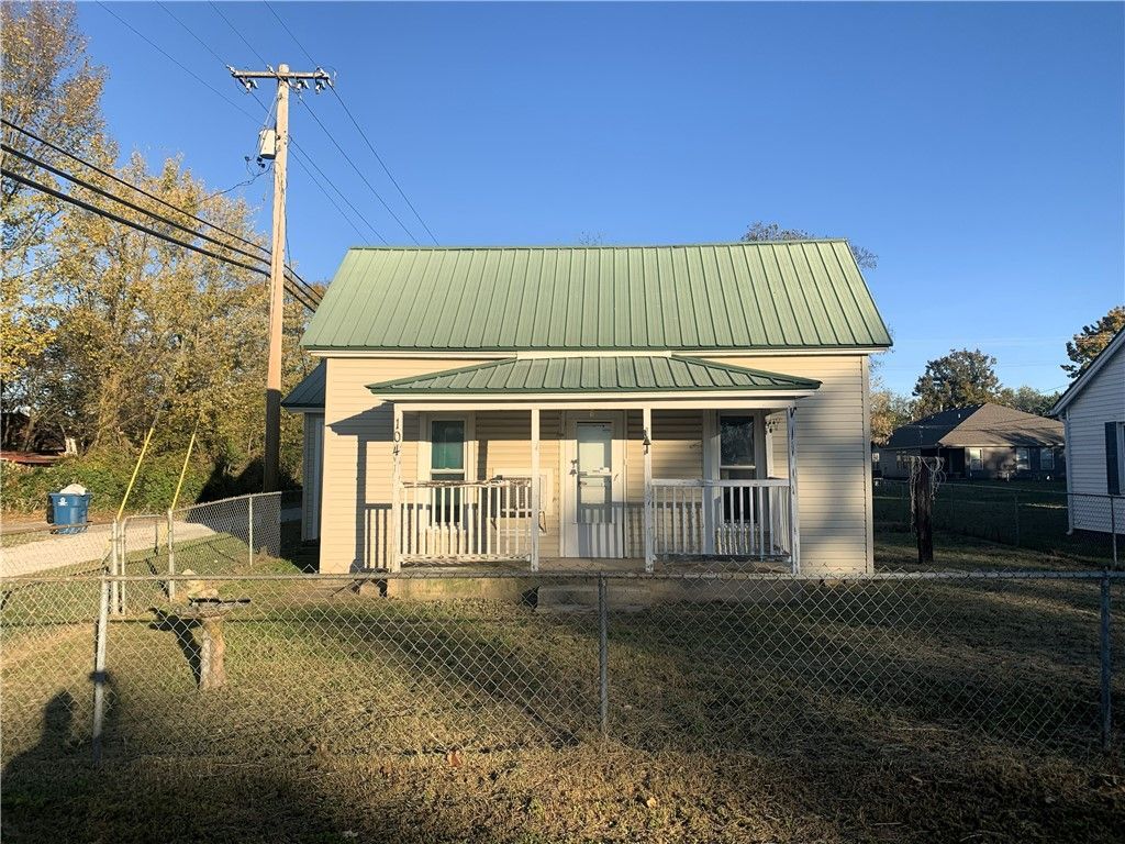 104 Giles Avenue, Gentry, AR 72734 Main Photo