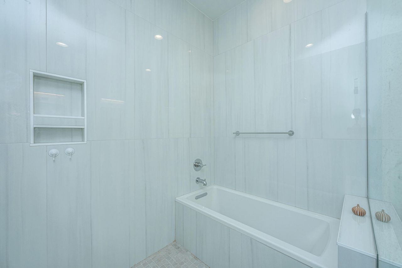 320 Longshore, Unit #1041 Street Photo 25