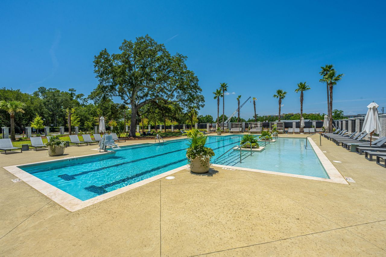 320 Longshore, Unit #1041 Street Photo 60