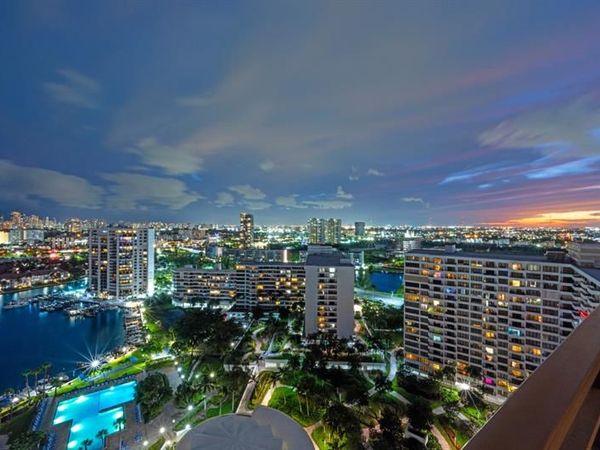 2500 Parkview Dr, Unit 2516, Hallandale Beach, FL 33009