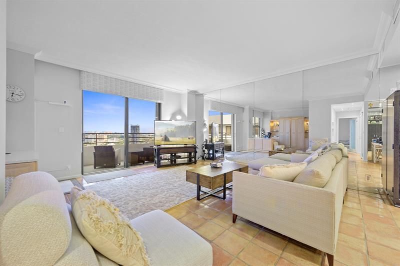 2500 Parkview Dr, Unit 2516, Hallandale Beach, FL 33009 Photo