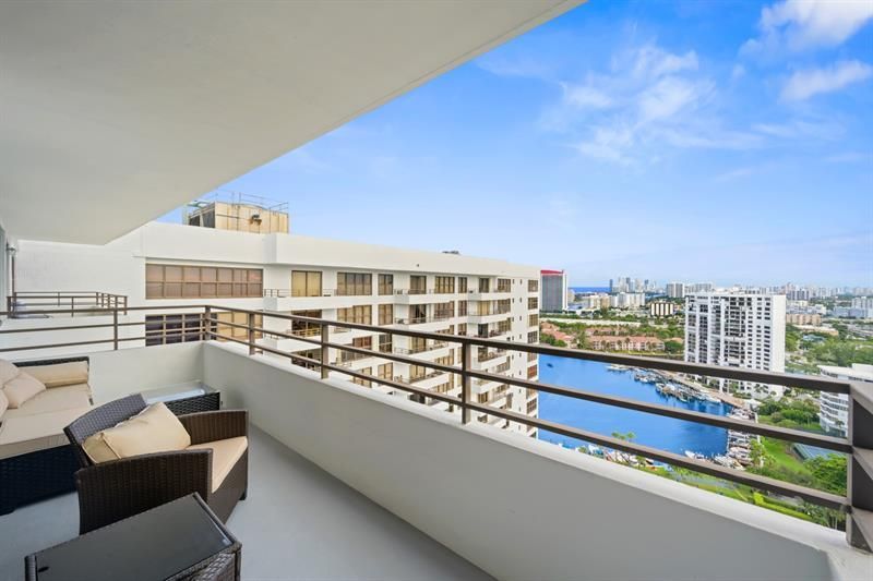 2500 Parkview Dr, Unit 2516, Hallandale Beach, FL 33009 Photo