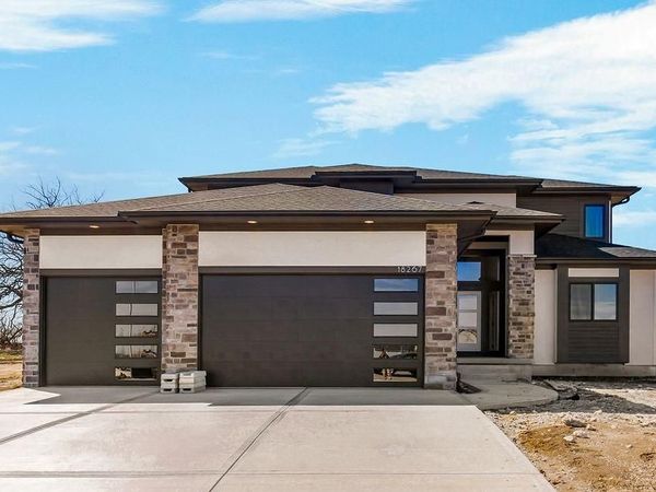 15479 W 166th Terrace, Olathe, KS 66062