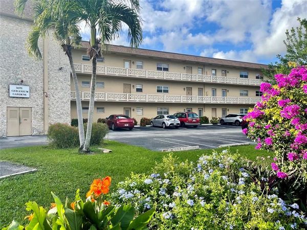 5071 W Oakland Park Boulevard, Unit 211, Lauderdale Lakes, FL 33313