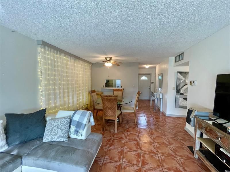5071 W Oakland Park Boulevard, Unit 211, Lauderdale Lakes, FL 33313 Photo