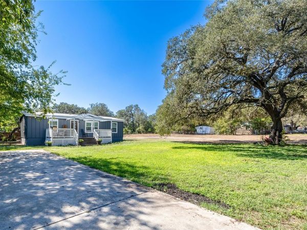 106 E Olive ST, Lockhart, TX 78644